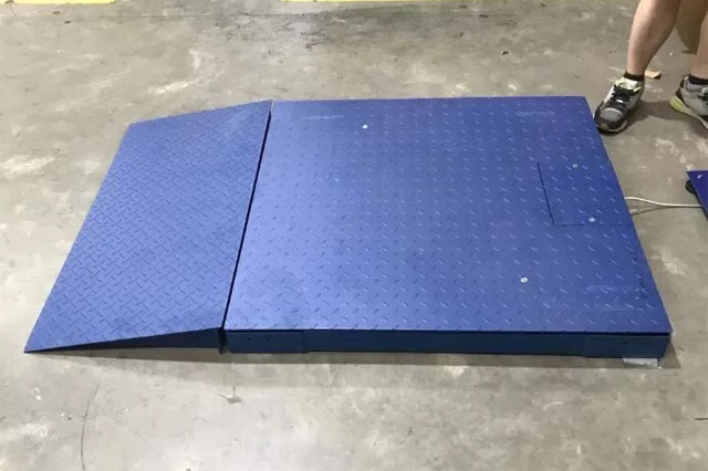 Floor Scale With Ramp